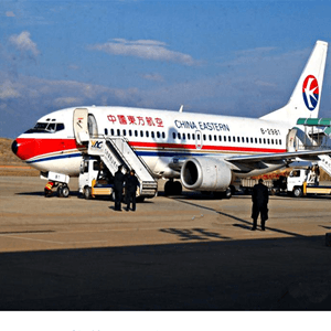 梅县空运公司航空快运业稳步发展的原因是什么？